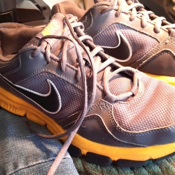 -Nike Air Flex Trainer shoes Look great! comfortable, men's 8.5 grey yell… - Picture 3 of 6